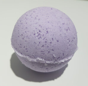 lavender magic bath bomb with pure essential oil