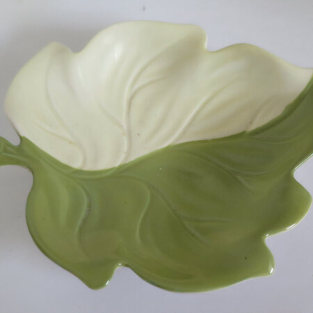 Little leaf shaped dish