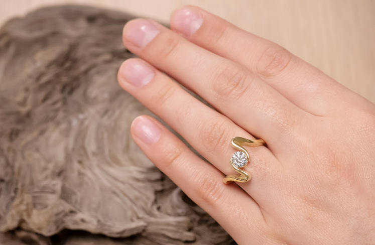 Lyall Ring in yellow gold from Sandrift Collection