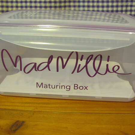 Mad Millie Maturing Box with Rack