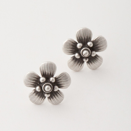 Manuka Blossom Stud Earrings