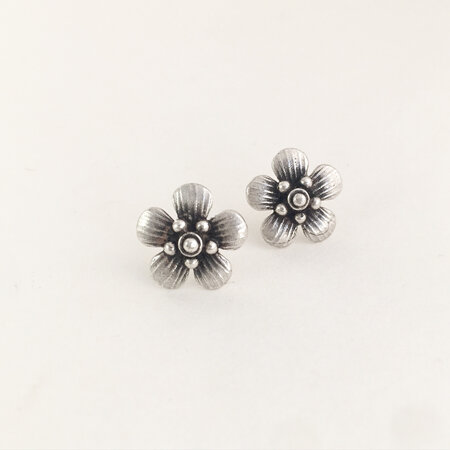 Manuka Blossom Stud Earrings