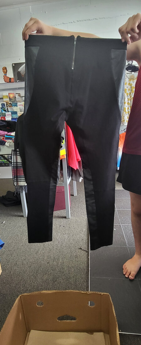 Max black pants zip back size 12