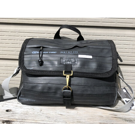 Messenger Bag with Laptop Pocket:  Ref U51