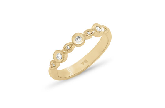 milgrain edge diamond and circle yellow gold wedding ring