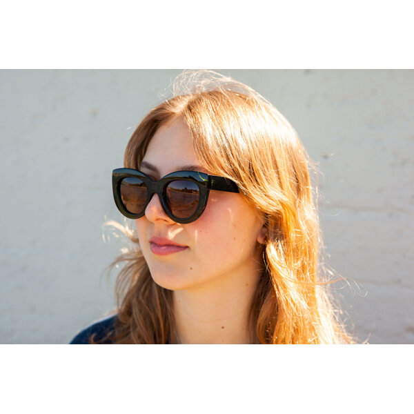 Moana Road Sunglasses + Free Case! Elizabeth Taylor Green 471