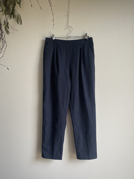 Navy linen pleat pants