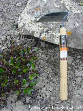 Niwashi Gardening Tool - Right Handed