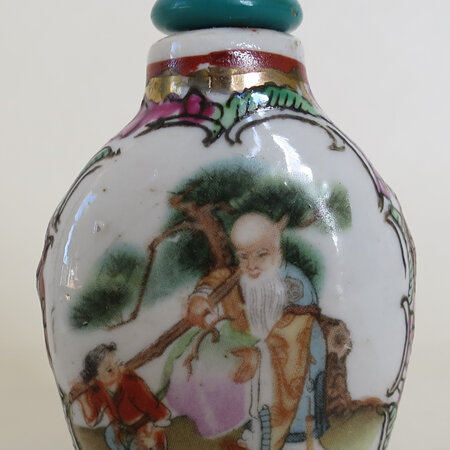 Painted snuff bottle
