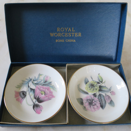 Pair of flower pin dishes