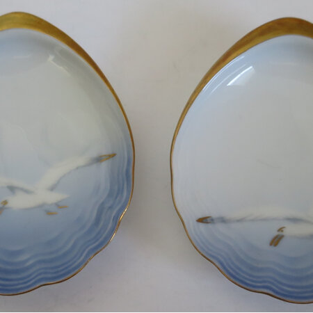 Pair of shell shaped dishes