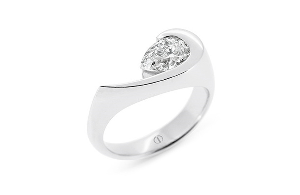 Patai - pear shaped diamond ring