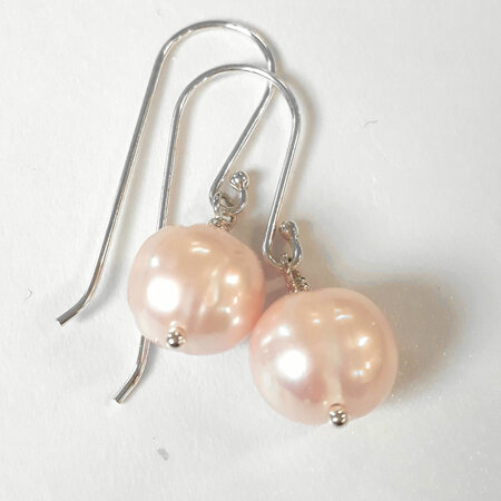 Peach Pink Pearl Earrings 1