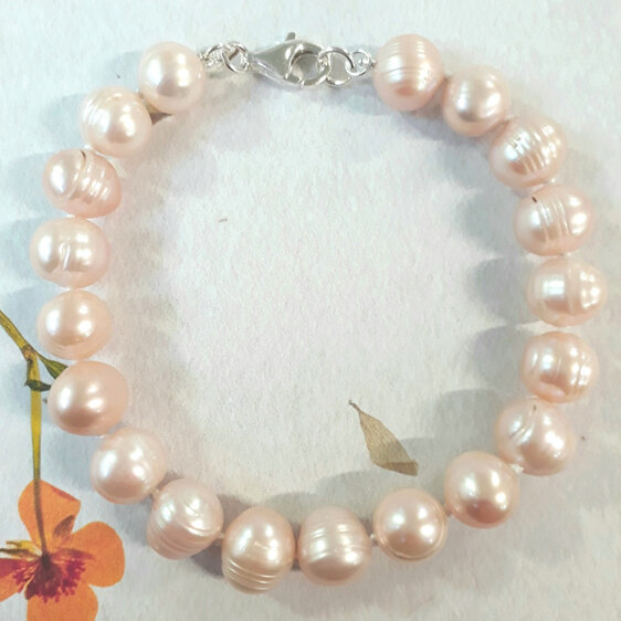 peach/pink knotted pearl bracelet with sterling silver clasp