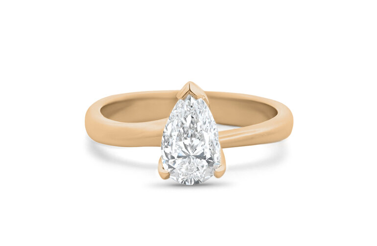 pear cut diamond twist solitaire ring in18ct rose gold