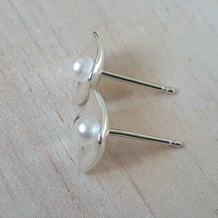 Pearl and Fine Silver Stud Earring