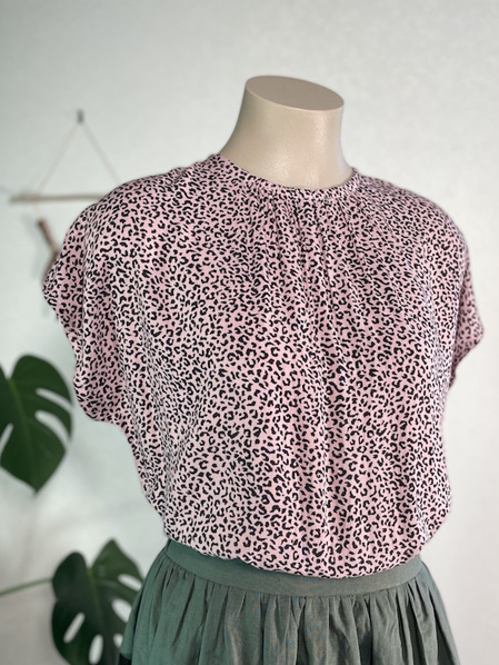 Pink Leopard gather Momo top