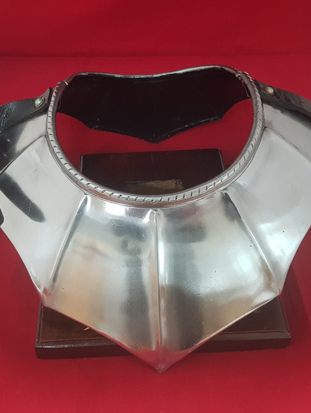 Plate 19 - 15th Century Gothic Style Gorget