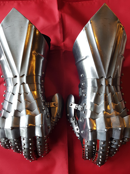 Plate 35 - 15th Century Gothic Gauntlets