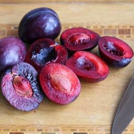 Plums Cert Organic or Spray Free 500g