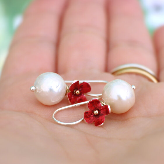 poppy crimson red putiputi flowers pearls earrings lilygriffin nz jewellery