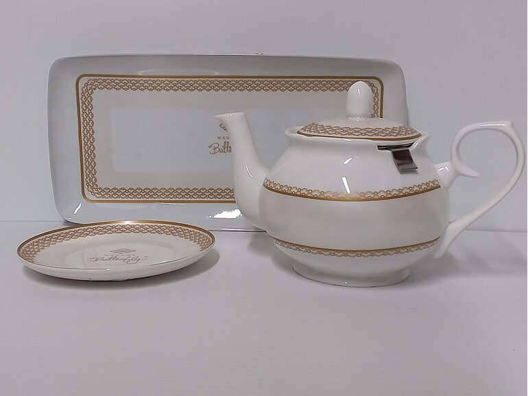 #porcelain#sandwich#ladies#teaset#pearl#gold#plate