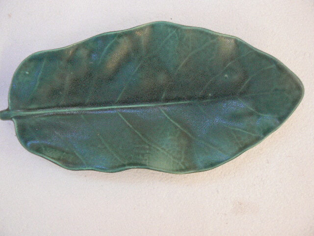 Puka leaf dish, NZ collectable ceramics