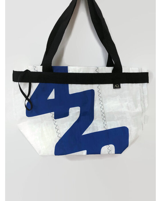 Recycled sailcloth shopping bag made from a 420 sail.
