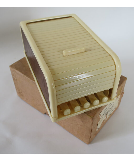 Rolinx Coronet cigarette dispenser