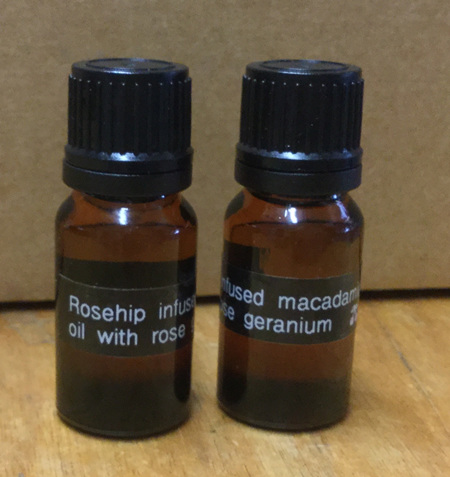 Rose hip infused macadamia nut oil 10ml