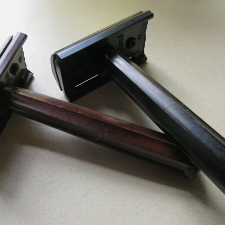 Safety razor in brown or black