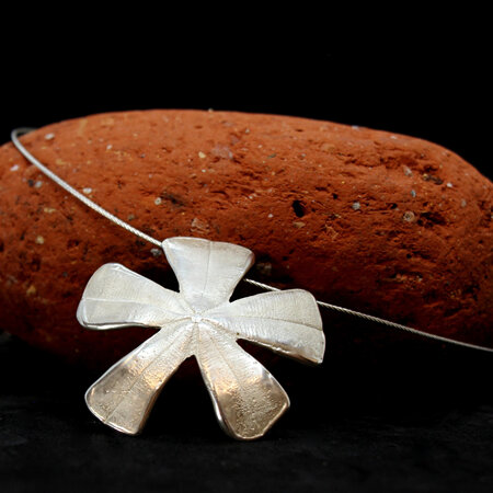 Sand Dollar Daisy Necklace