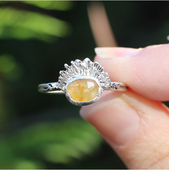 sapphire yellow sun sunshine lily griffin jewellery crown large ring Q