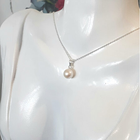 Small Pearl Pendant