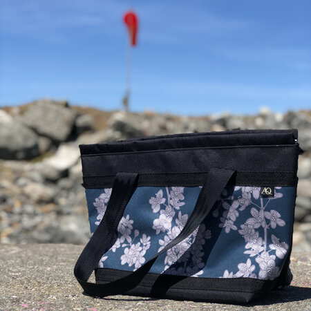 Snapper zippered bag - cherry blossom navy