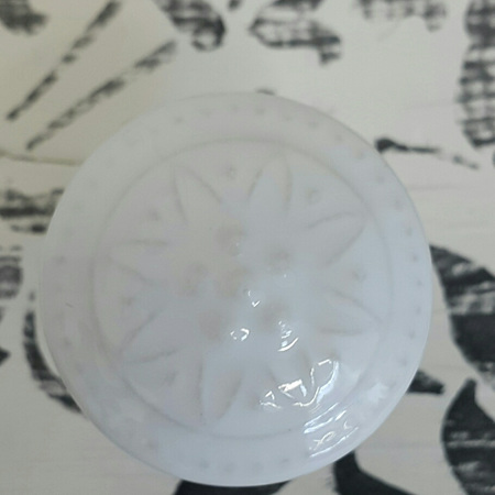 Soft White Detailed Ceramic Knob