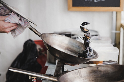 Spicy Mussels in Hoot-Manuka Smoked Chilli Sauce