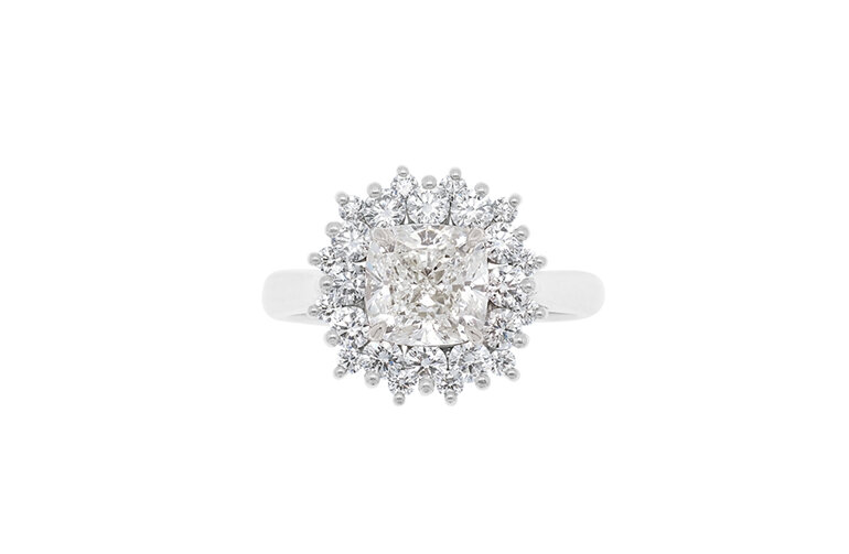 Star diamond cluster ring in platinum