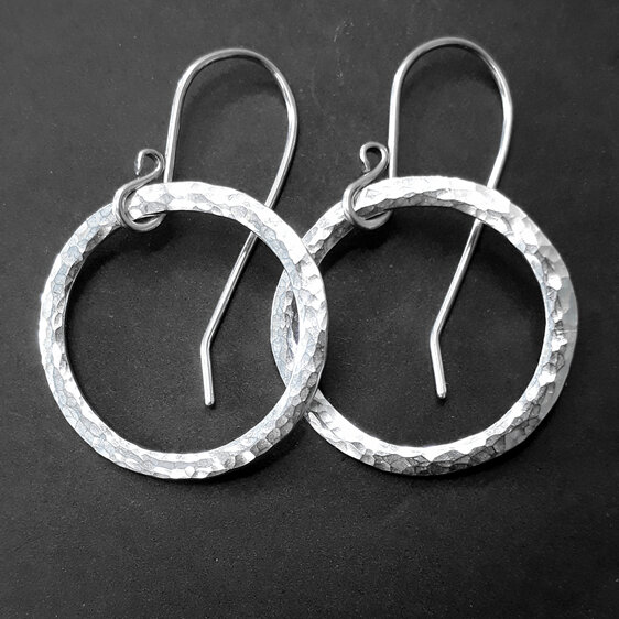 Sterling silver earring with sparkling hammered circle