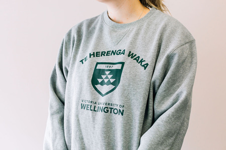Te Herenga Waka Classic Uni Crew Sweater