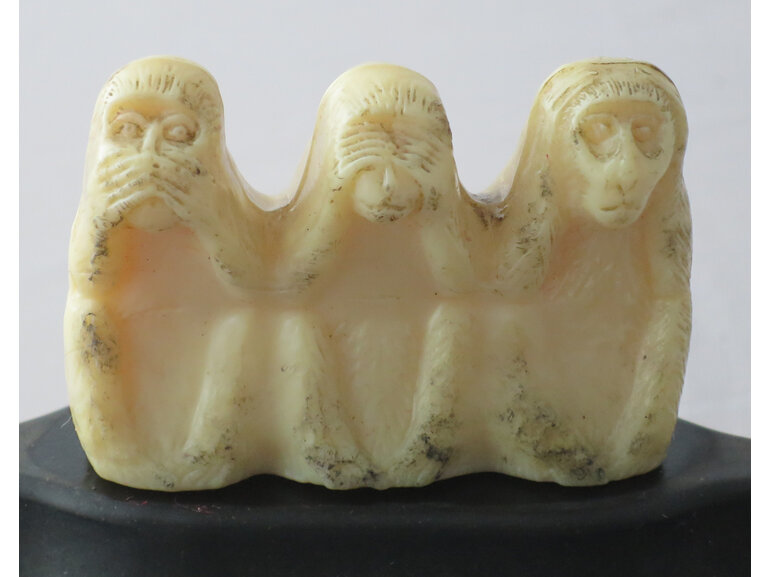 Three wise monkeys ashtray