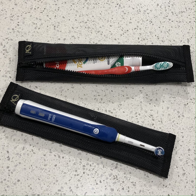Toothbrush and toothpaste purse suitable to electric toothbrush.