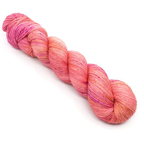 twisted skein of 4ply Bluefaced Leicester in  peachy pink with speckles