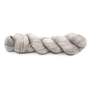 twisted skein of 4ply merino in platinum