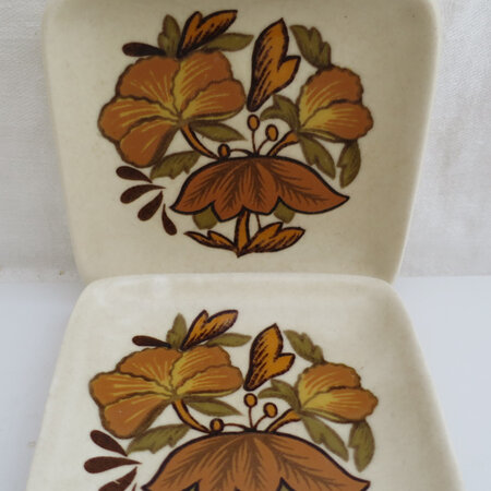 Two retro pattern pin dishes