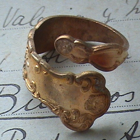 Vintage brass ring with floral Motifs