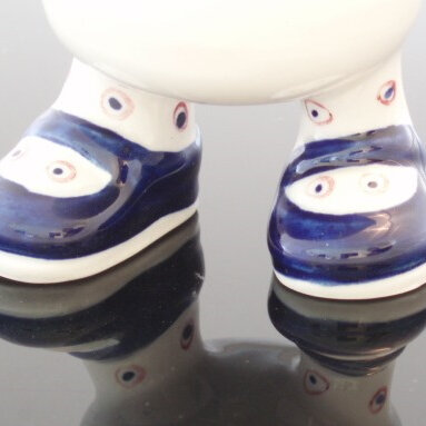 Walking feet egg cup