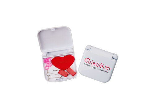 white ChiaoGoo case with red heart gripper, red end stoppers and tightening key
