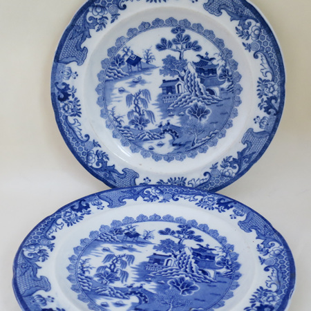 Willow pattern tea plates