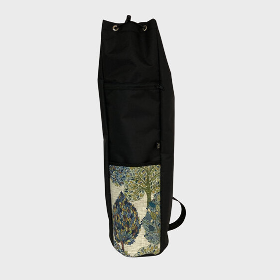 Yoga/pilates bag in a durable fabric with pockets